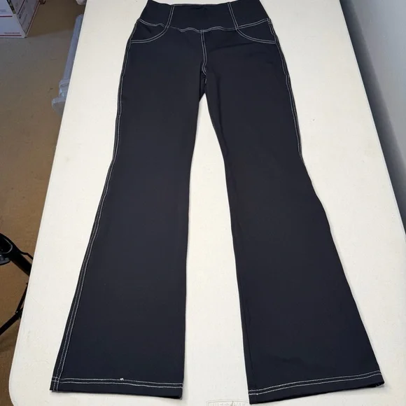 Two Pairs of Women's Flare Yoga/Jeans with Contrast White Stitching Blue/Black - Picture 15 of 16